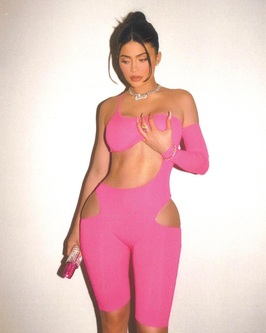 Kylie Jenner's 'boob grab' could signal hidden surgery & there's another reason behind her go-to pose, expert reveals | The US Sun