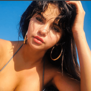 Selena Gomez flaunts voluptuous curves in ʙικιɴι