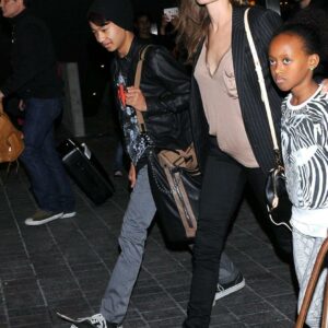 Angelina Jolie and Her Children’s Heartfelt Departure at LAX Airport ‎