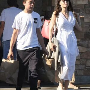 Angelina Jolie takes a leisurely stroll with her little one, making shopping look effortlessly chic and stylish.