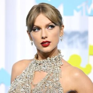 Taylor Swift Dances to Her 6 ‘Extraordinary’ Grammy Nominations: ‘A Crazy Day’