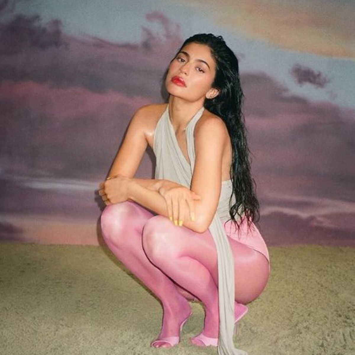 Kylie Jenner sizzles in pink H๏τ pants and тιԍнтs as she makes career  announcement - Daily Star