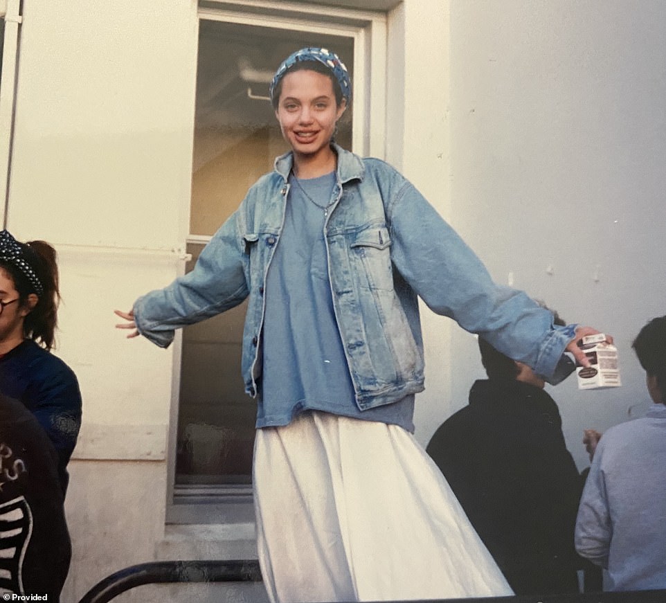 DailyMail.com has obtained never-before-seen pH๏τos of actress Angelina Jolie in her teenage years along with letters she wrote her closest friends