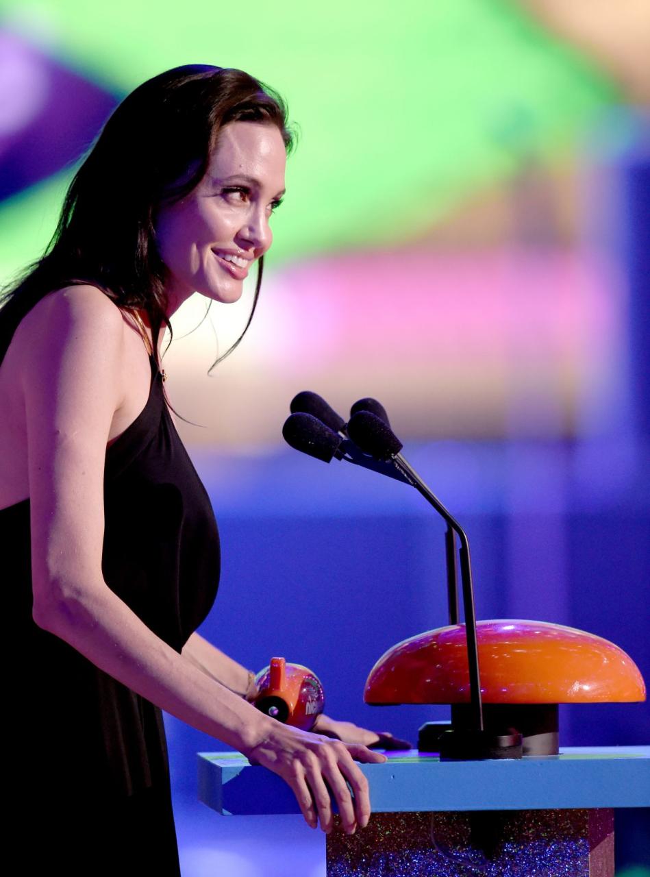 https://celebmafia.com/wp-content/uploads/2015/03/angelina-jolie-2015-nickelodeon-kids-choice-awards-in-inglewood_3.jpg