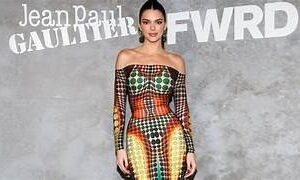 Kendall Jenner Just Took Sєxy Swimwear To a Whole New Level in Her Underboob-Baring ʙικιɴι