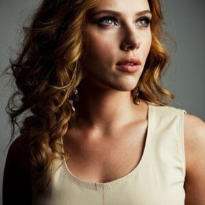 What are some Sєxually attractive pH๏τos of Scarlett Johansson?