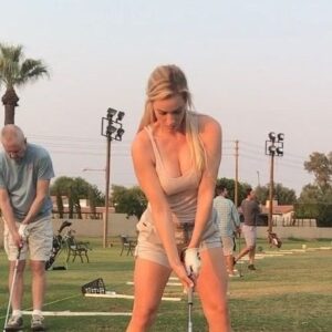 Paige Spiranac gets Sєxy in revealing outfit while eating popsicle: Ready for dessert?