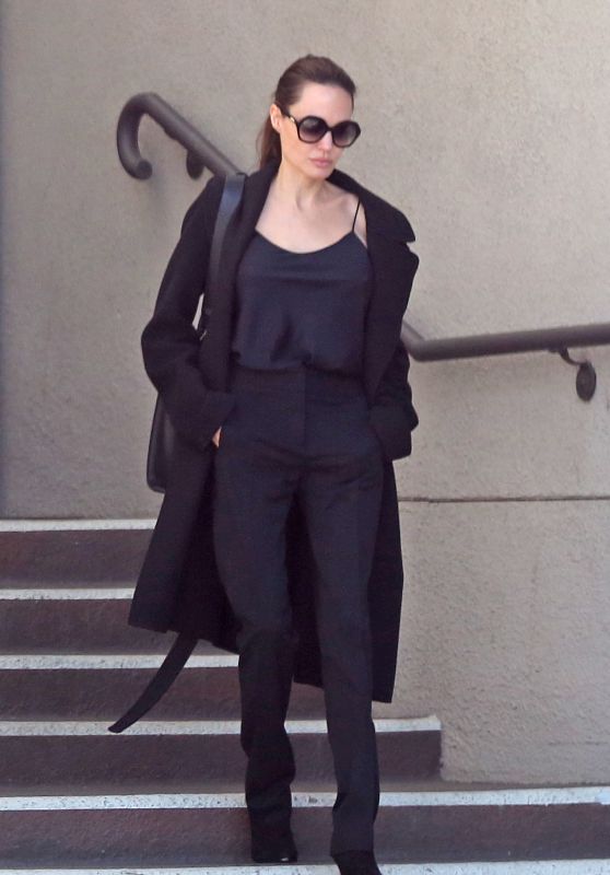 Angelina Jolie Stroll in Los Angeles 02/13/2018