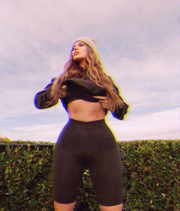 khloe kardashian waist