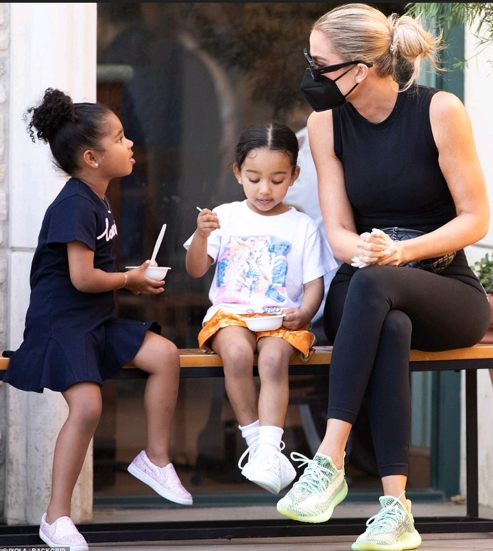 Khloe Kardashian enjoys day out in Calabasas with daughter True, three,  niece Chicago, four, ... | Boombuzz