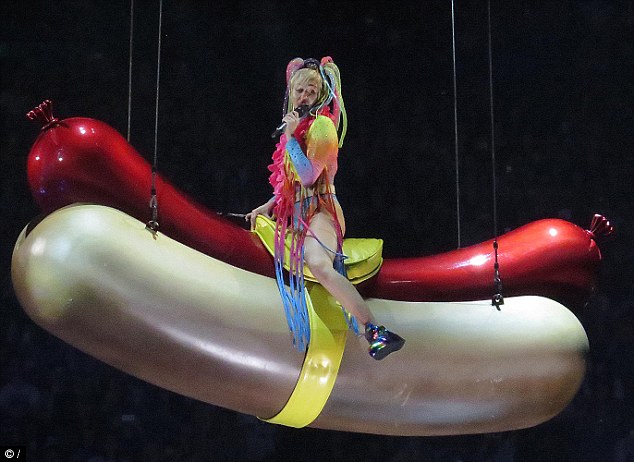 'I'm going to miss riding this big f****** wiener! Miley Cyrus mourns loss of her signature H๏τ dog prop as she apologises to Brisbane fans for feeling 's*****', pictured at her Melbourne gig  