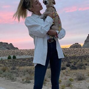 Miley Cyrus Hikes in the Grand Canyon and Gets Mᴀssage With Her Dog Bean