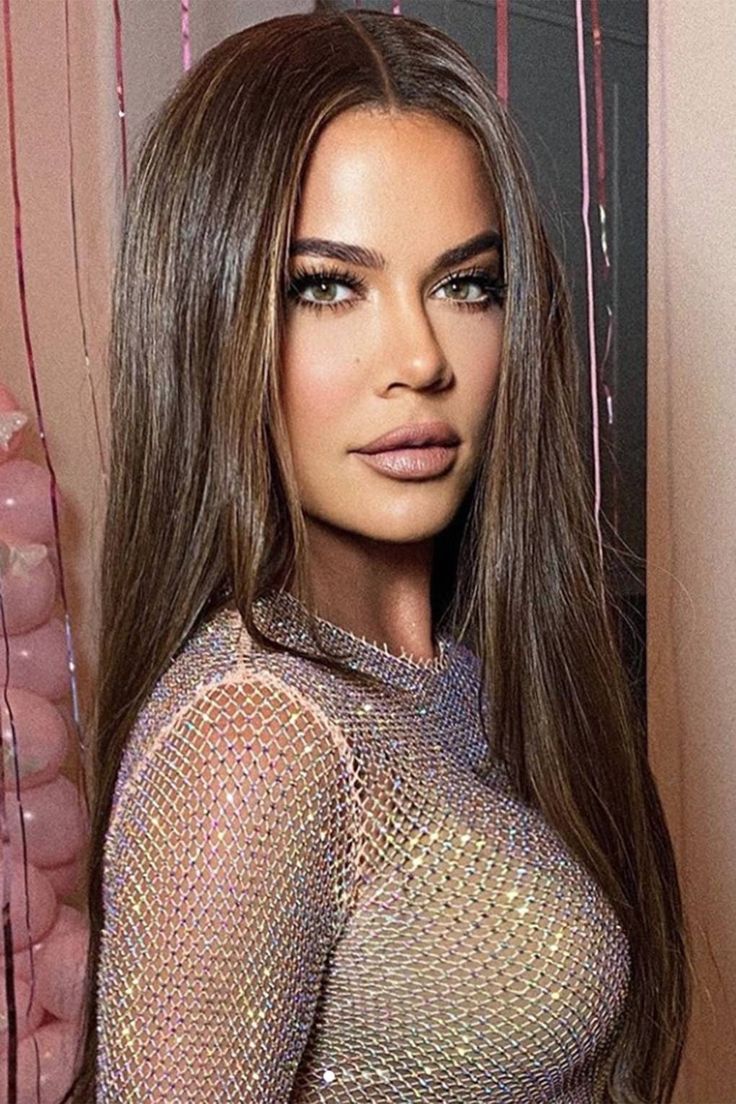 Khloe Kardashian has brunette hair now and looks absolutely incredible