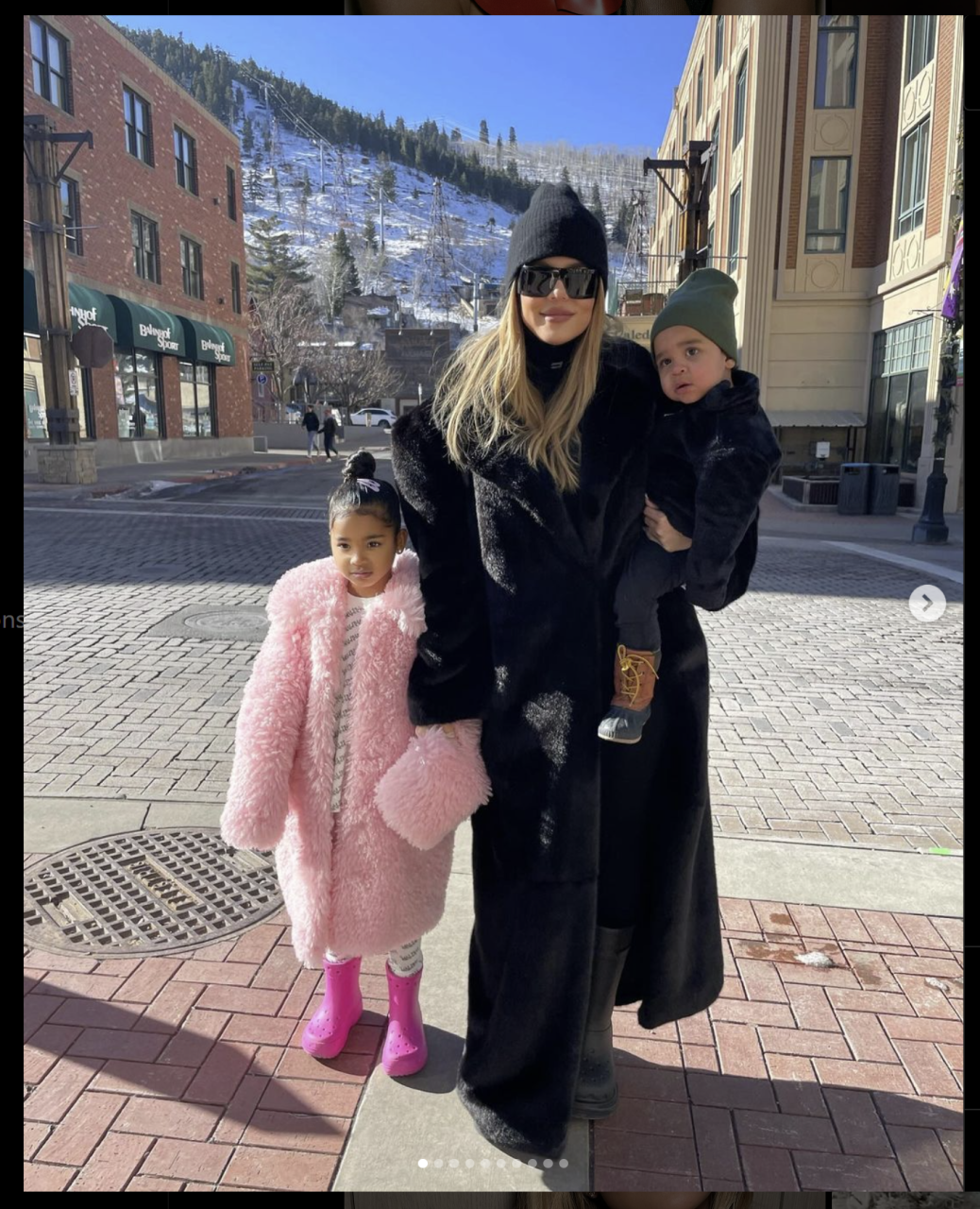 Khloe Kardashian and True and Tatum Thompson